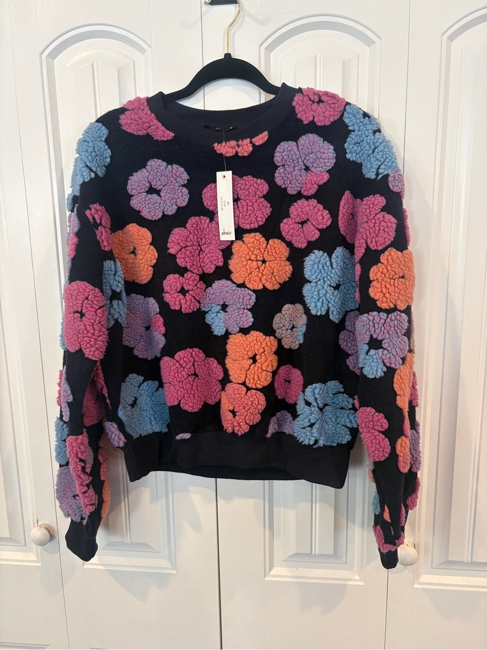Akaiv floral sweatshirt size medium